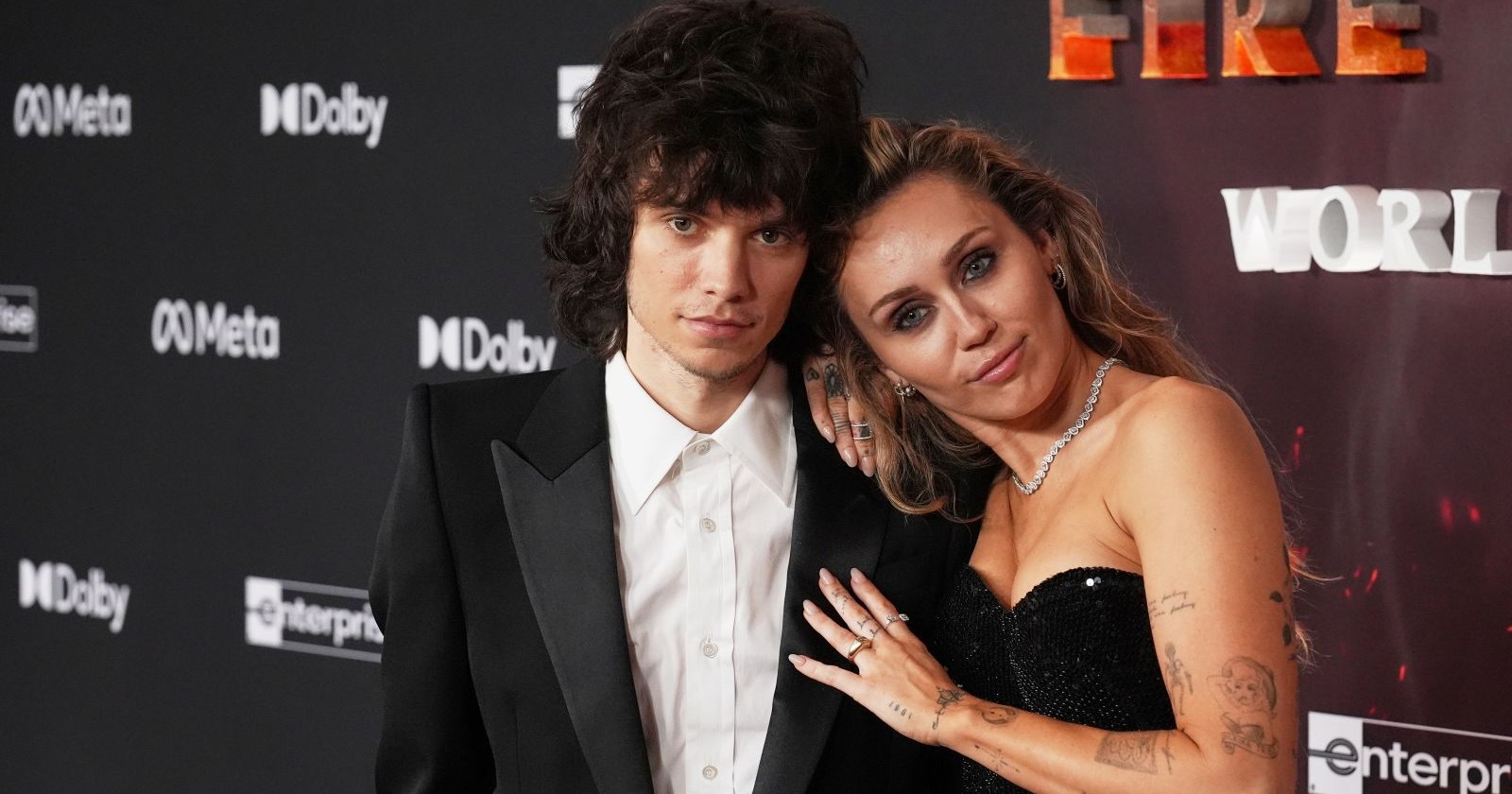 Miley Cyrus mit Maxx Morando während der Filmpremiere zum Fim Avatar