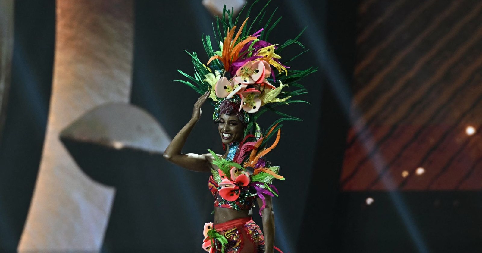 Miss-Jamaica Gabrielle Henry (28) mit Kopfschmuck