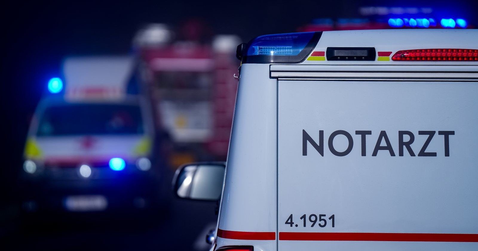 Notarzt-Auto mit Blaulicht