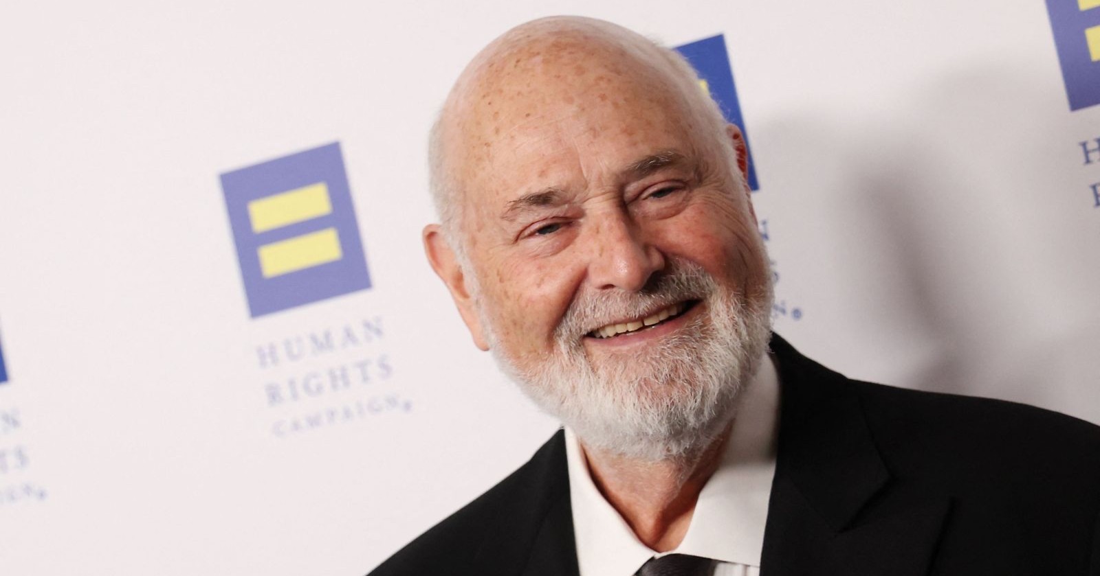 Rob Reiner lächelt
