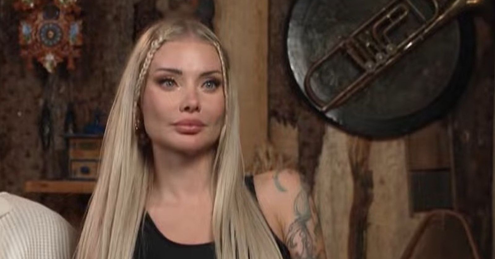 Sabrina Wlk mit ernstem Gesichtsausdruck