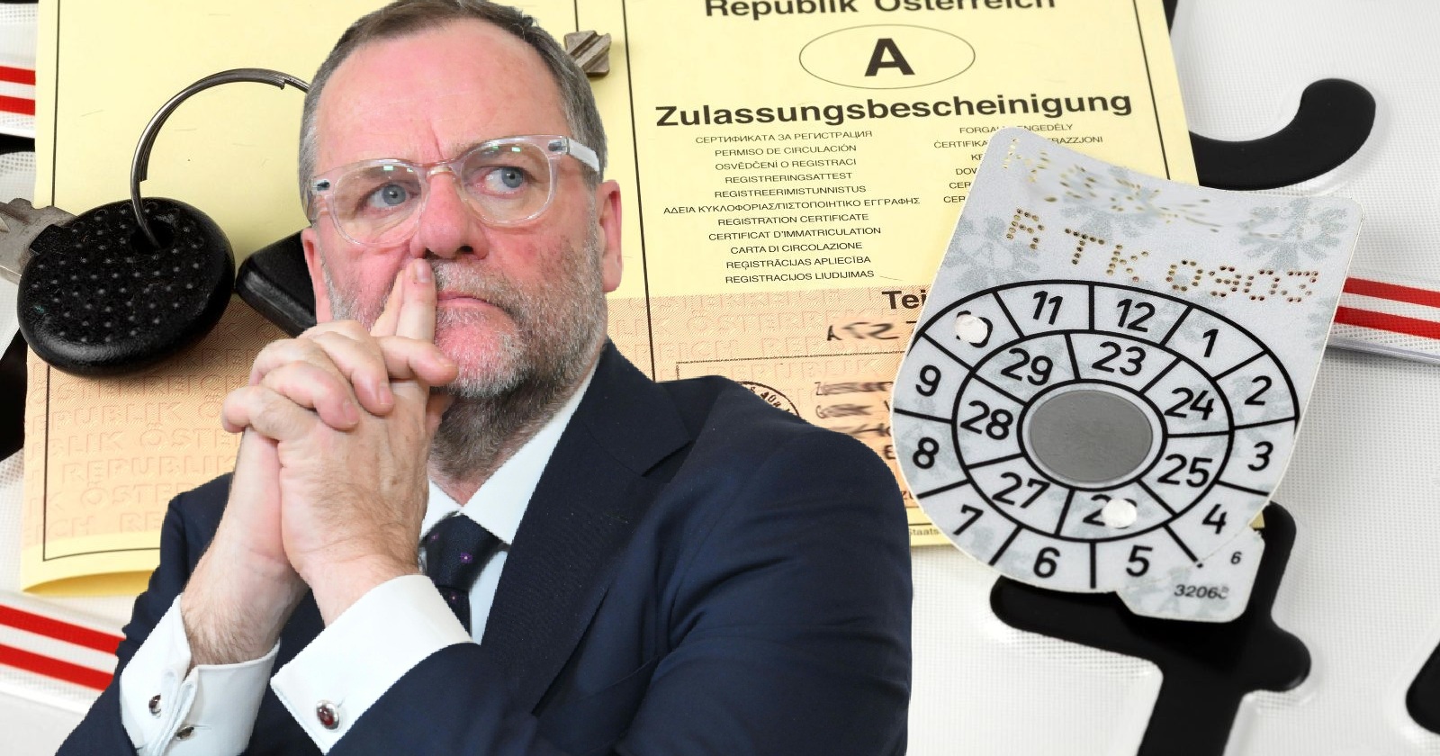 Josef Schellhorn vor Symbolbildern zu Kfz-Zulassung und Pickerl-Plakette, Thema: Reform der Prüfintervalle für Autos in Österreich.