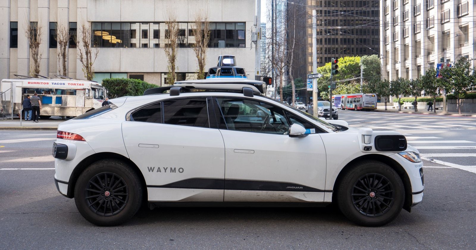 Waymo Robotaxi auf der Straße