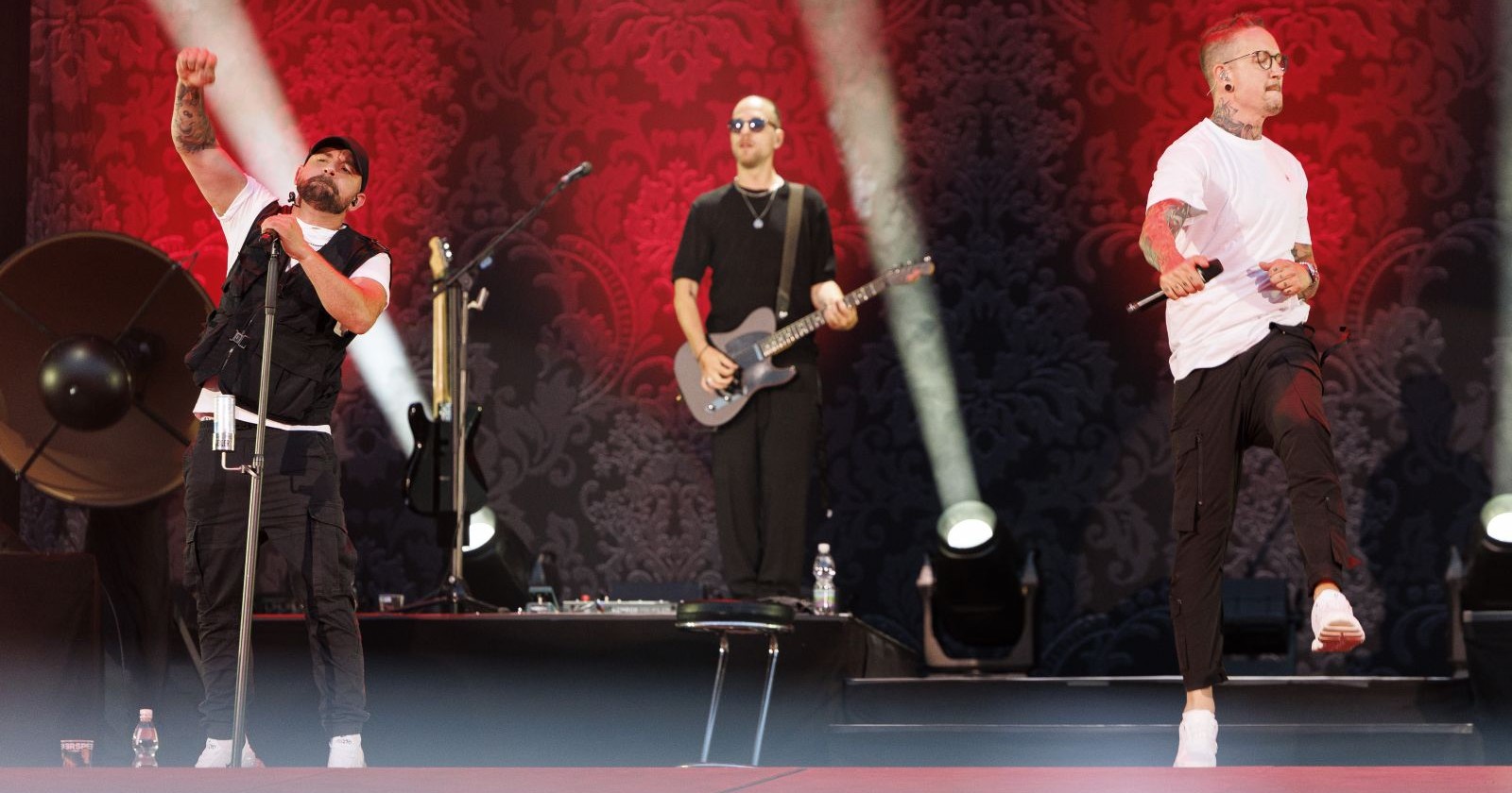 Sänger Christopher Seiler und Sänger Bernhard Speer der Band &quot;Seiler &amp; Speer&quot; am Samstag, 19. Juli 2025, während einem Konzert im Ernst-Happel-Stadion in Wien