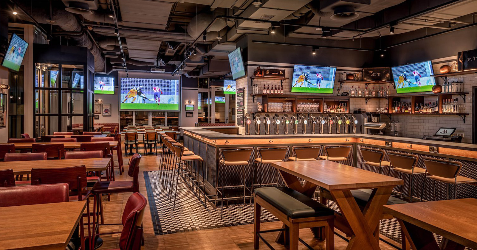 Champions Sports Bar von innen | Credit: Vienna Marriott Hotel