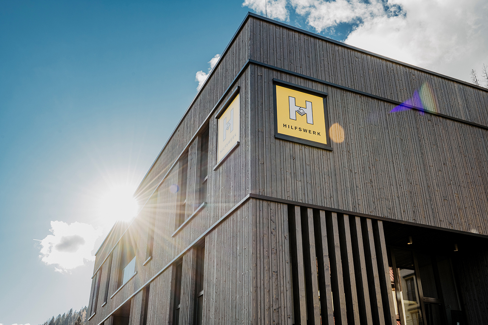 Modernes Gebäude aus Beton | Credit: Hilfswerk Salzburg