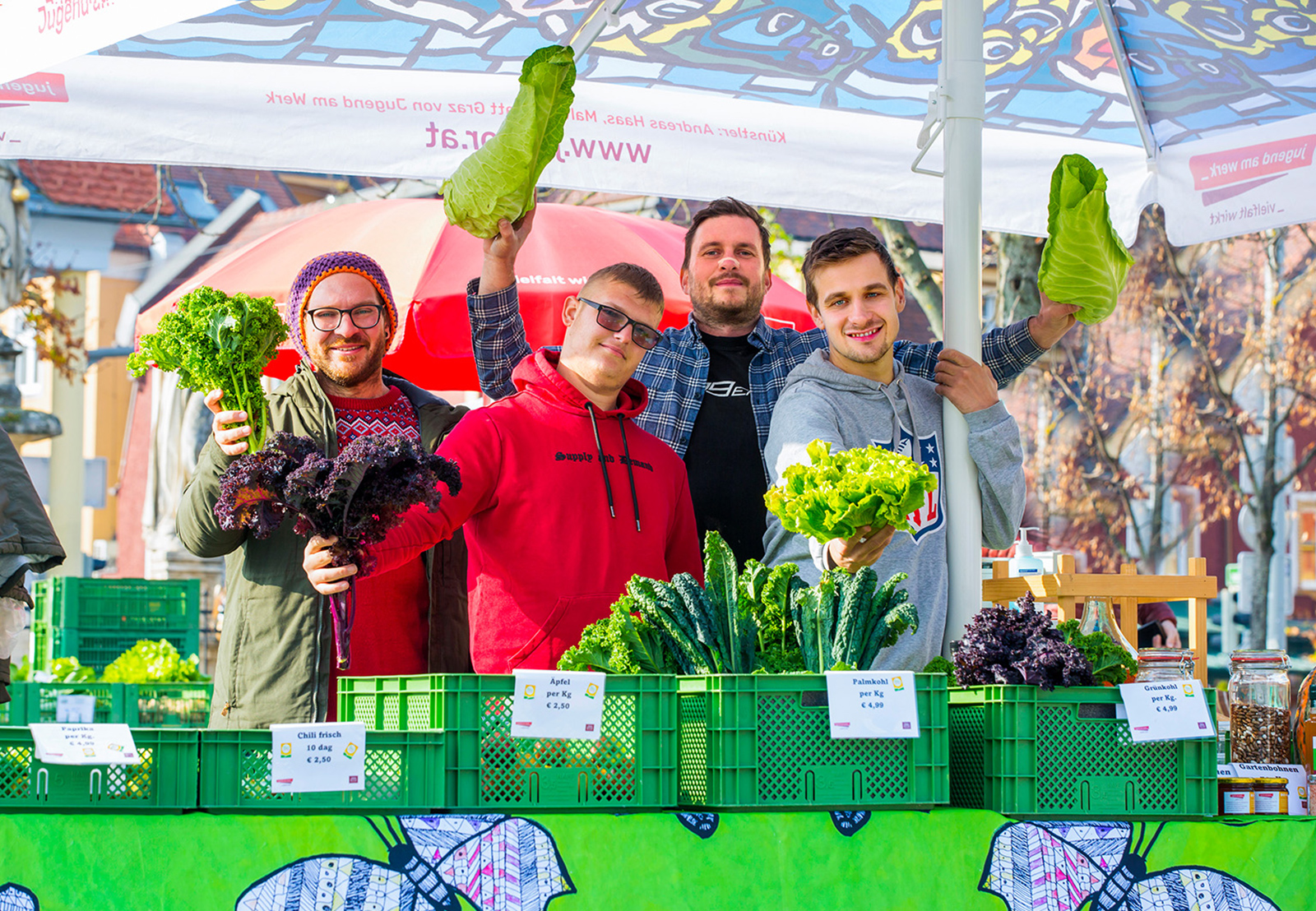 Gruppe Jugendlicher posieren für ein Foto | Credit: Jugend am Werk Steiermark/koco