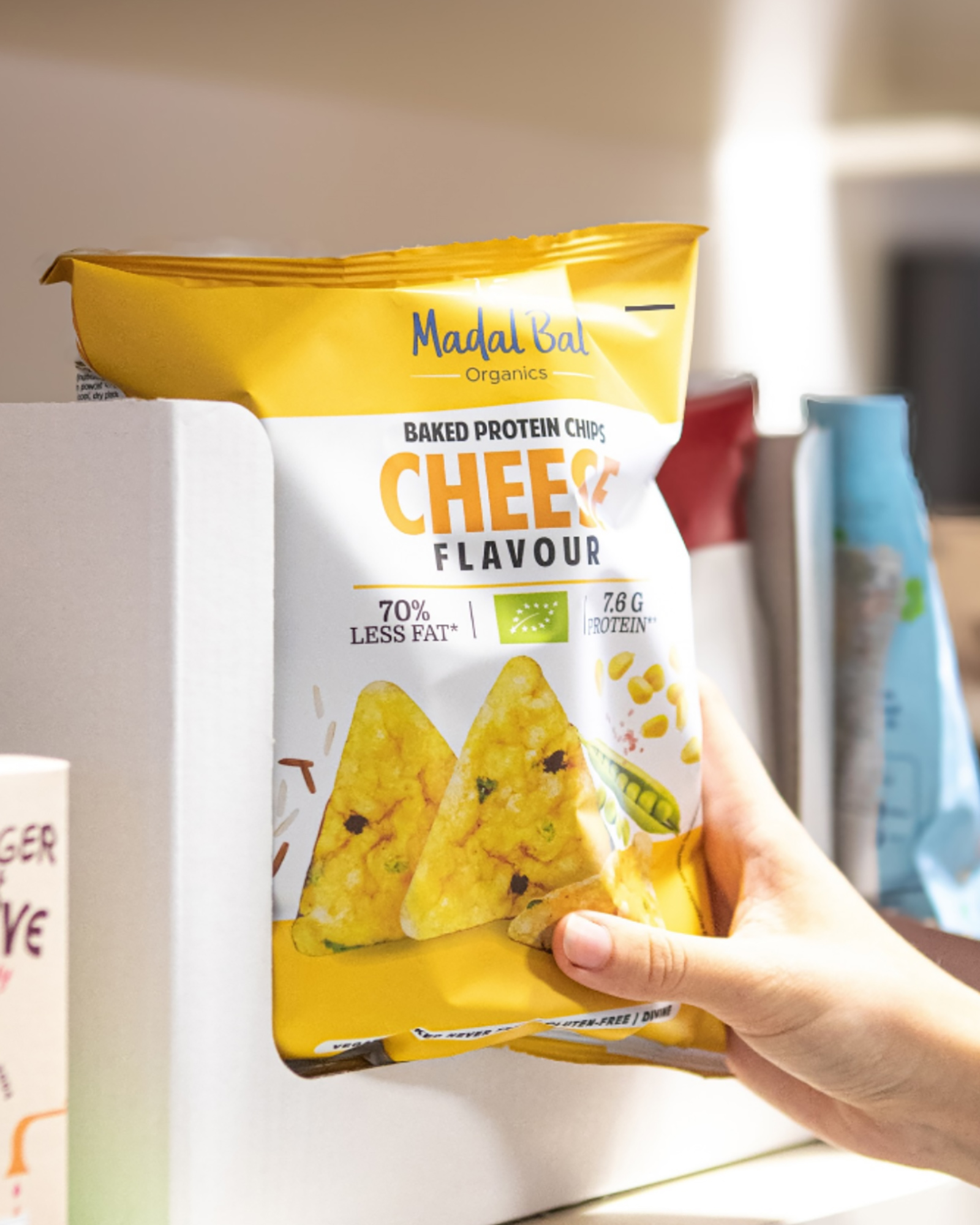 Madal Bal Protein Chips in der Sorte Cheese | Credit: premium-drinks &amp; more