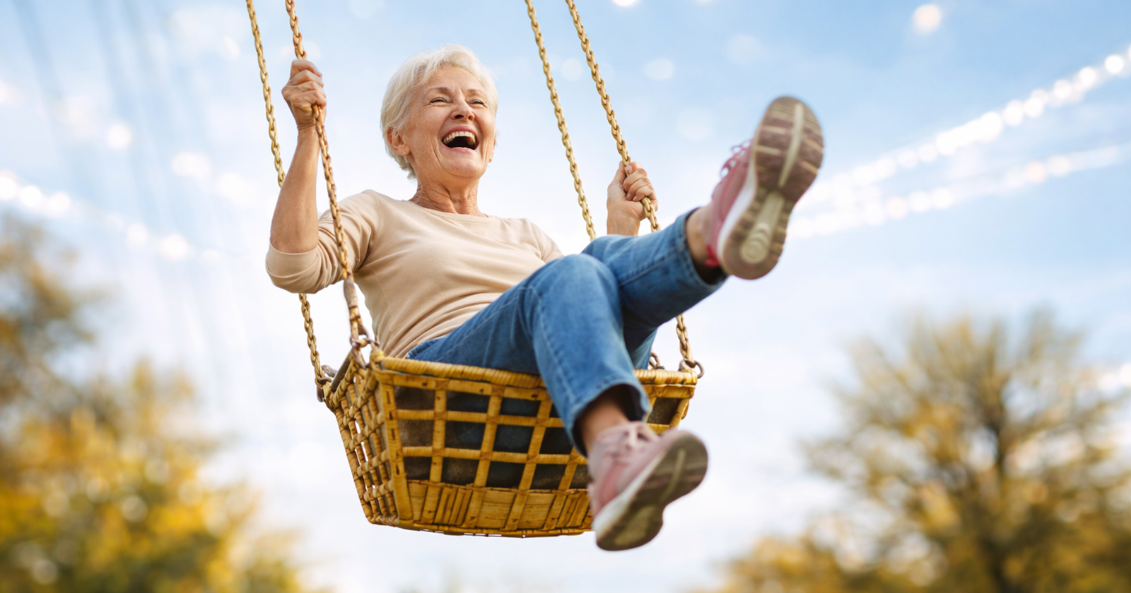 Seniorin in der Schaukel | Credit: Trainingday