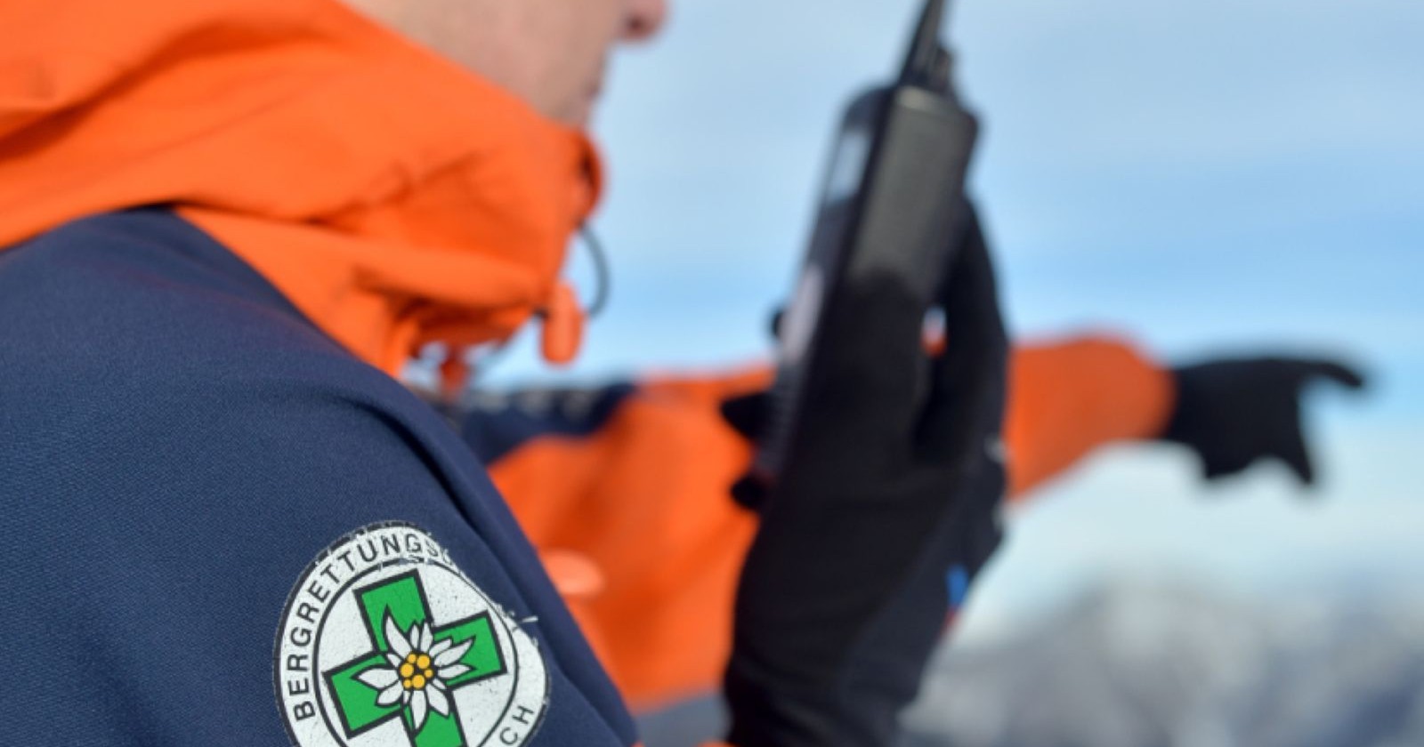 Bergretter mit Funkgerät
