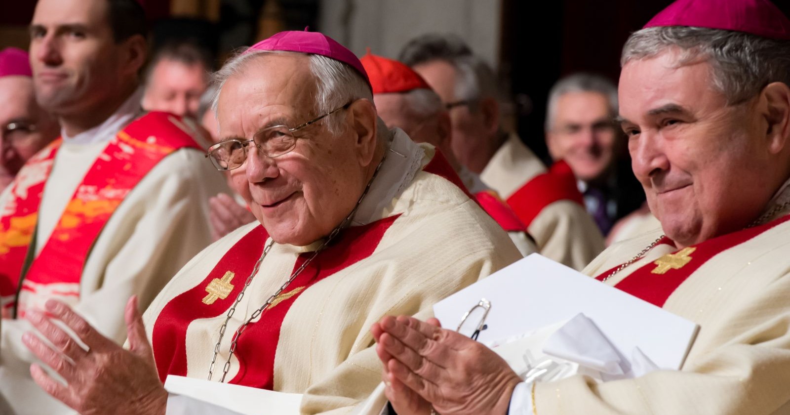 Altbischof Maximilian Aichern (Mitte) während der Bischofsweihe von Manfred Scheuer am 17. Jänner 2016 im Linzer Mariendom