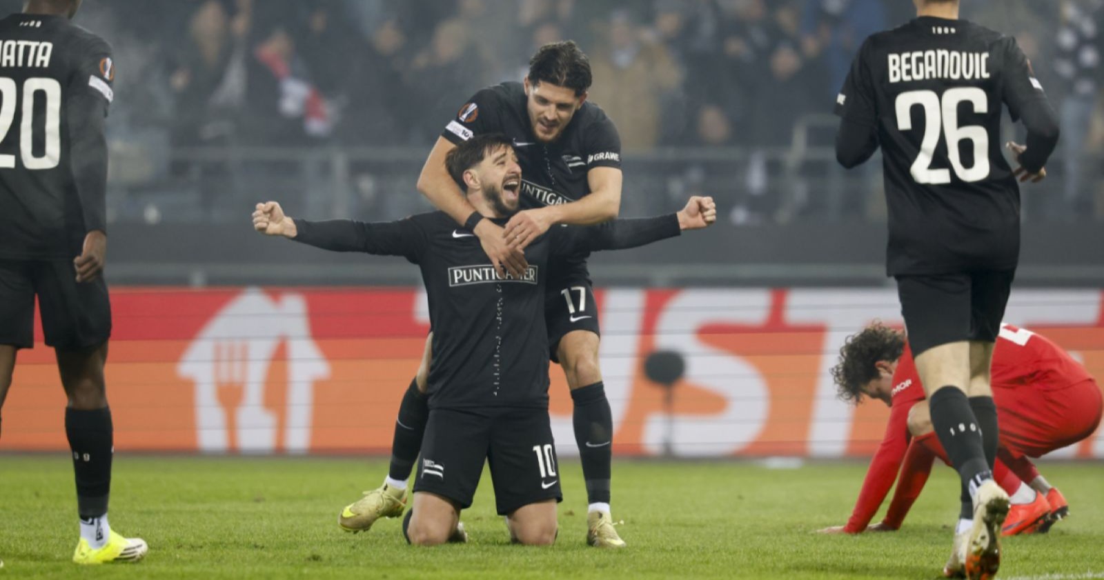 Sturm Graz – Brann: Spieler von Sturm Graz jubeln nach dem entscheidenden Tor im Europa-League-Spiel gegen Brann Bergen in Graz.