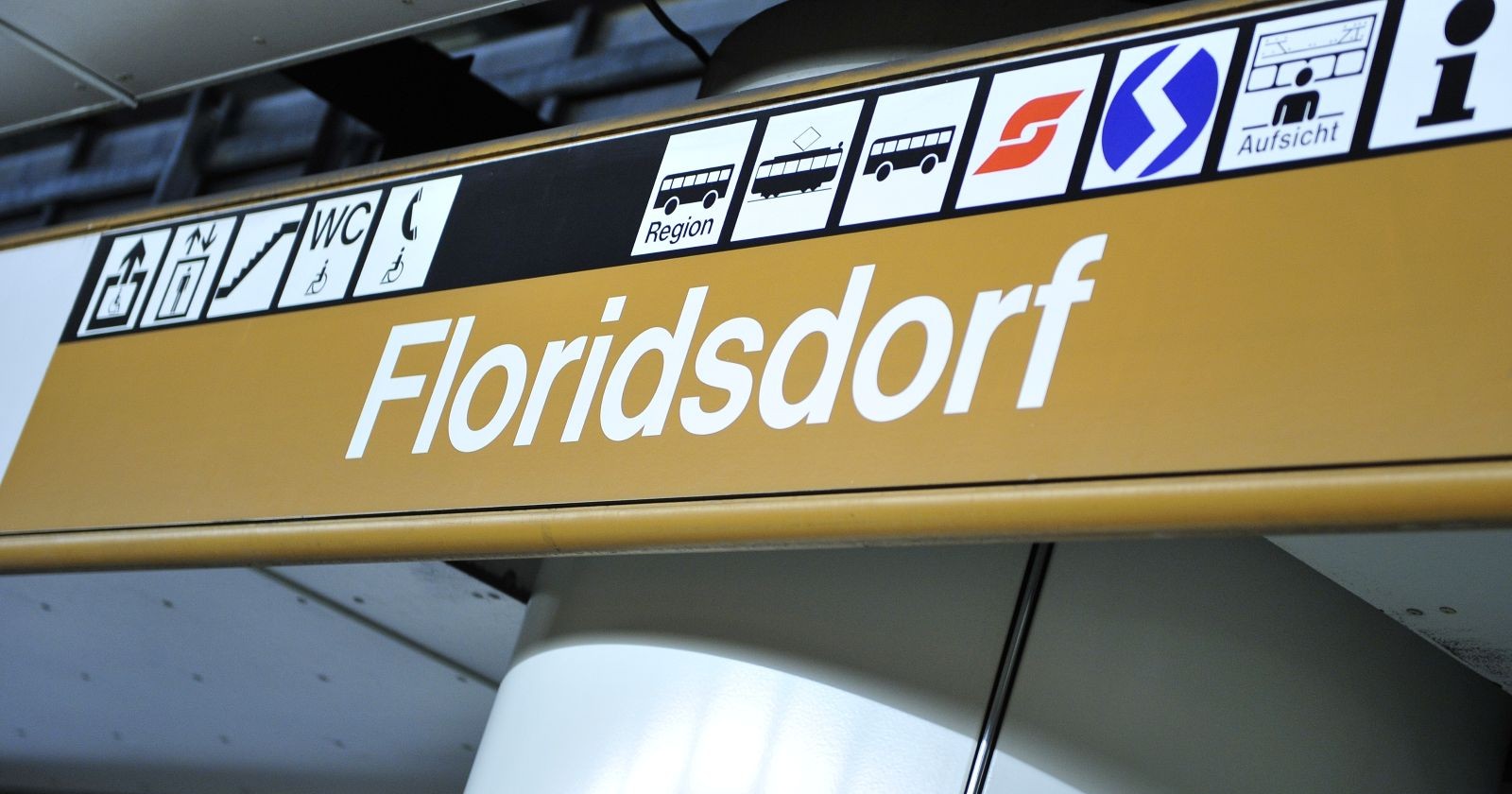 Stationsschild der U6-Station Floridsdorf im 21. Wiener Gemeindebezirk