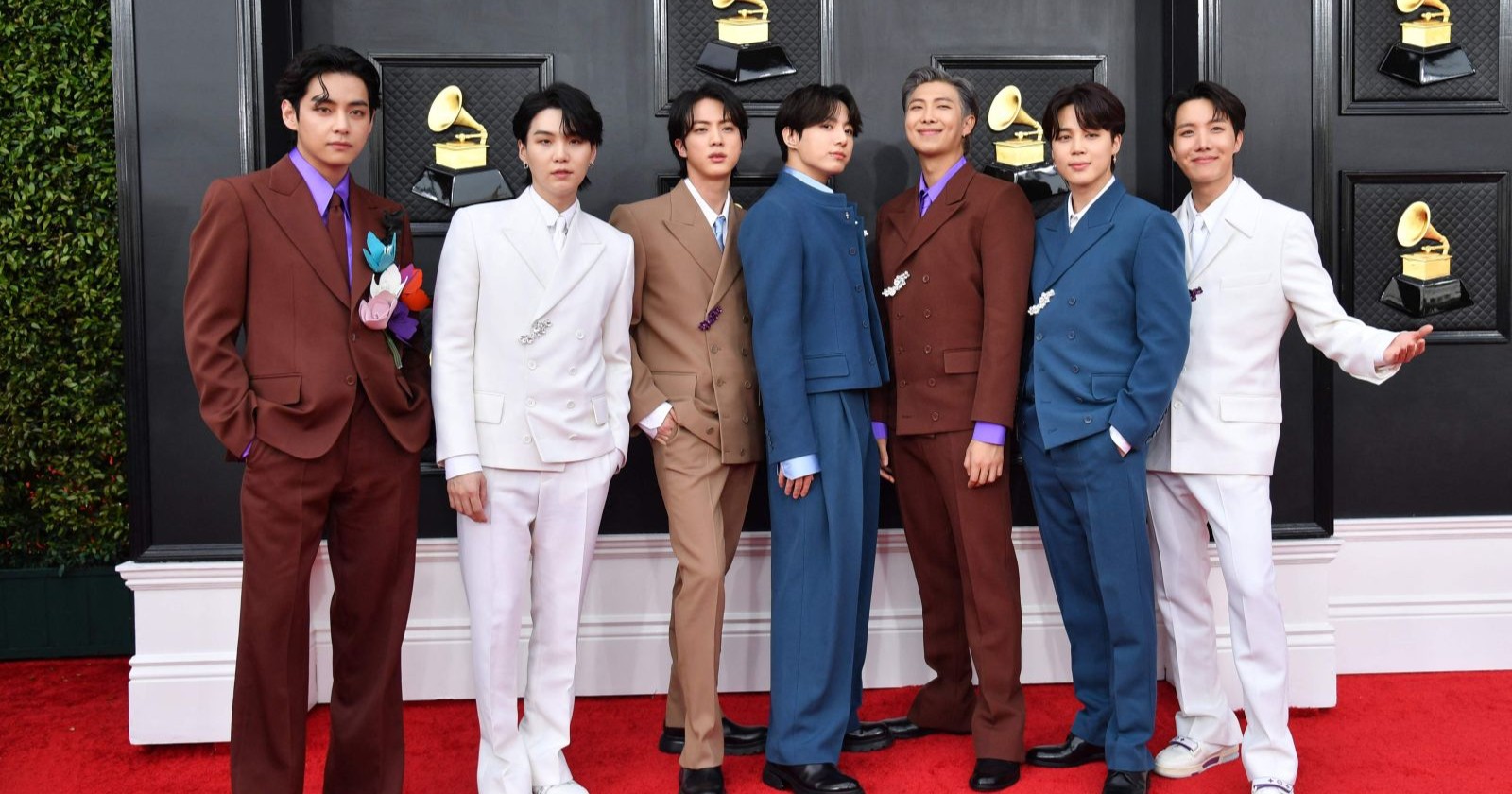 Die Mitglieder von BTS auf dem roten Teppich