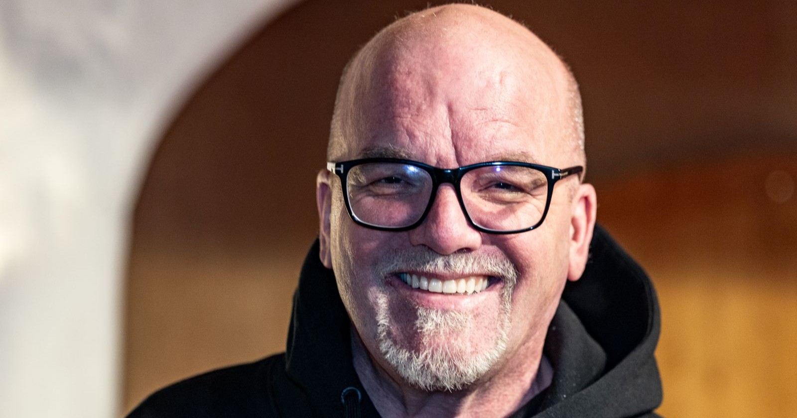 DJ Ötzi mit Brille - er war bei Schwarzeneggres Charityevent im Stanglwirt in Kitzbuehel dabei