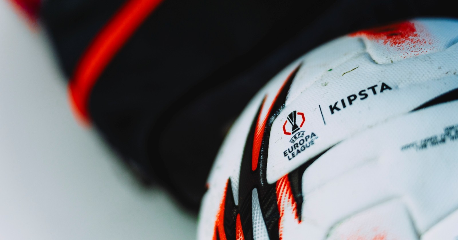 Europa League Matchball vor dem Spiel Salzburg vs Basel.