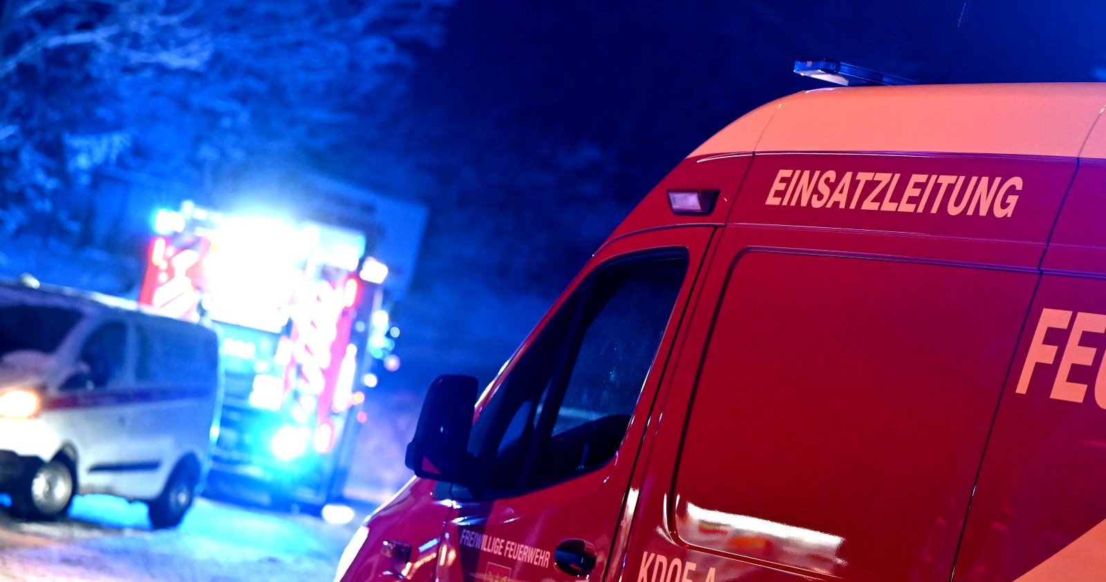 Feuerwehr an einem Unfallort.