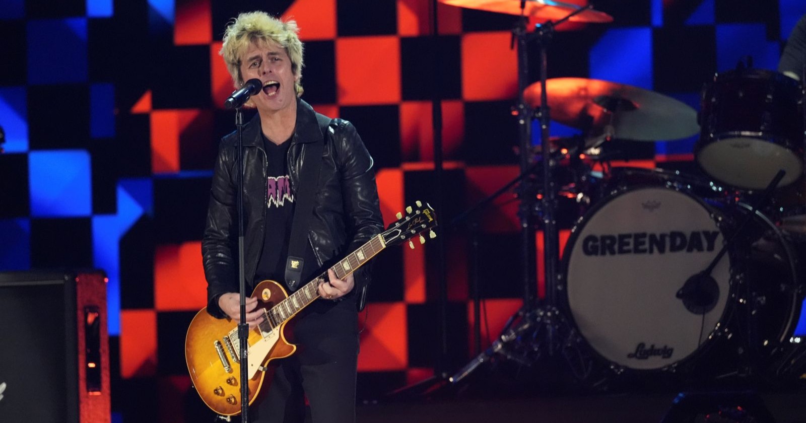 Green Day-Frontmann Billie Joe Armstrong wähend einer Benefizshow am 30.Jänner 2025
