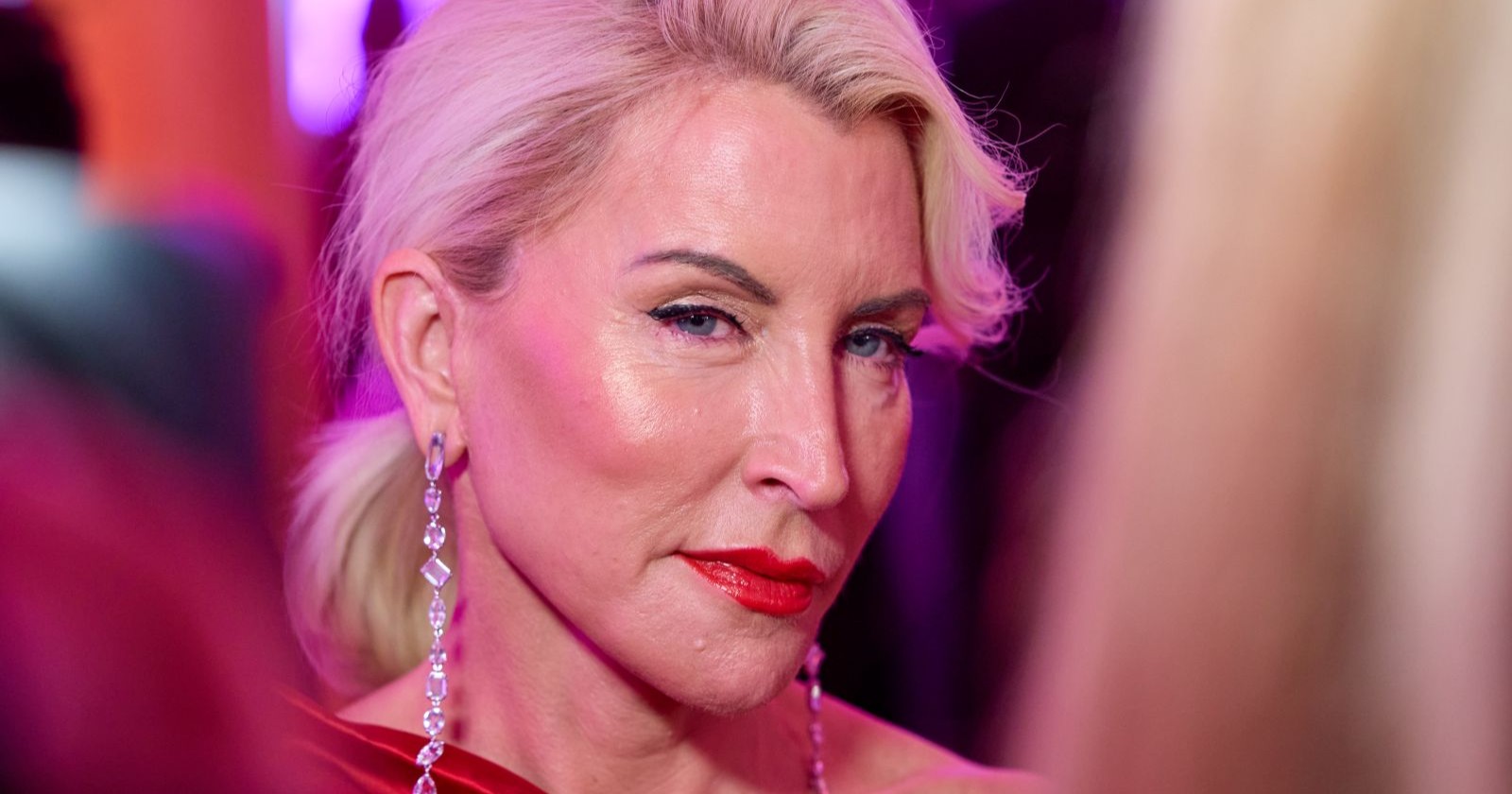 Heather Mills mit rotem Lippenstift