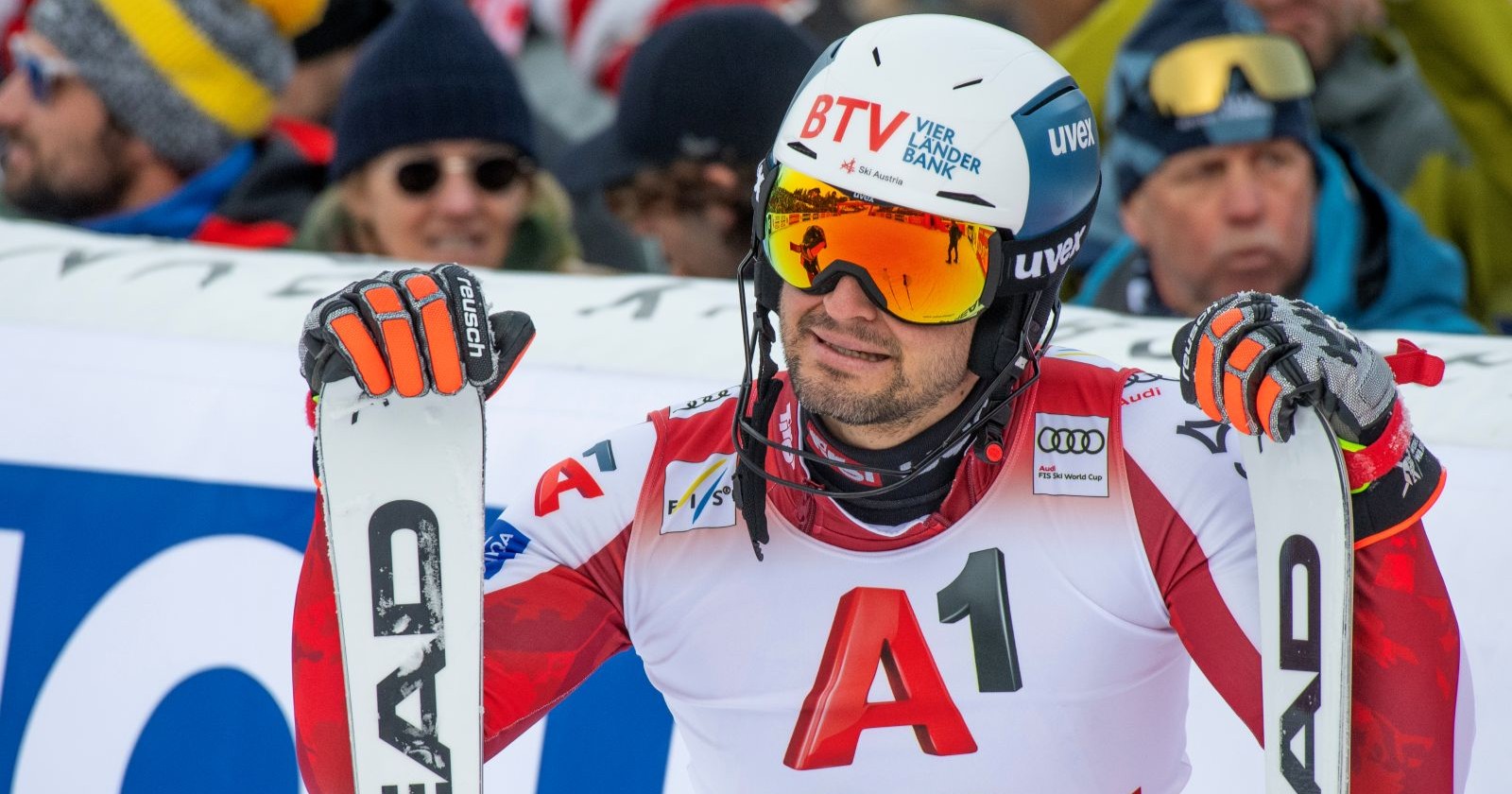 Johannes Strolz im Zielraum von Kitzbühel nach dem Slalom