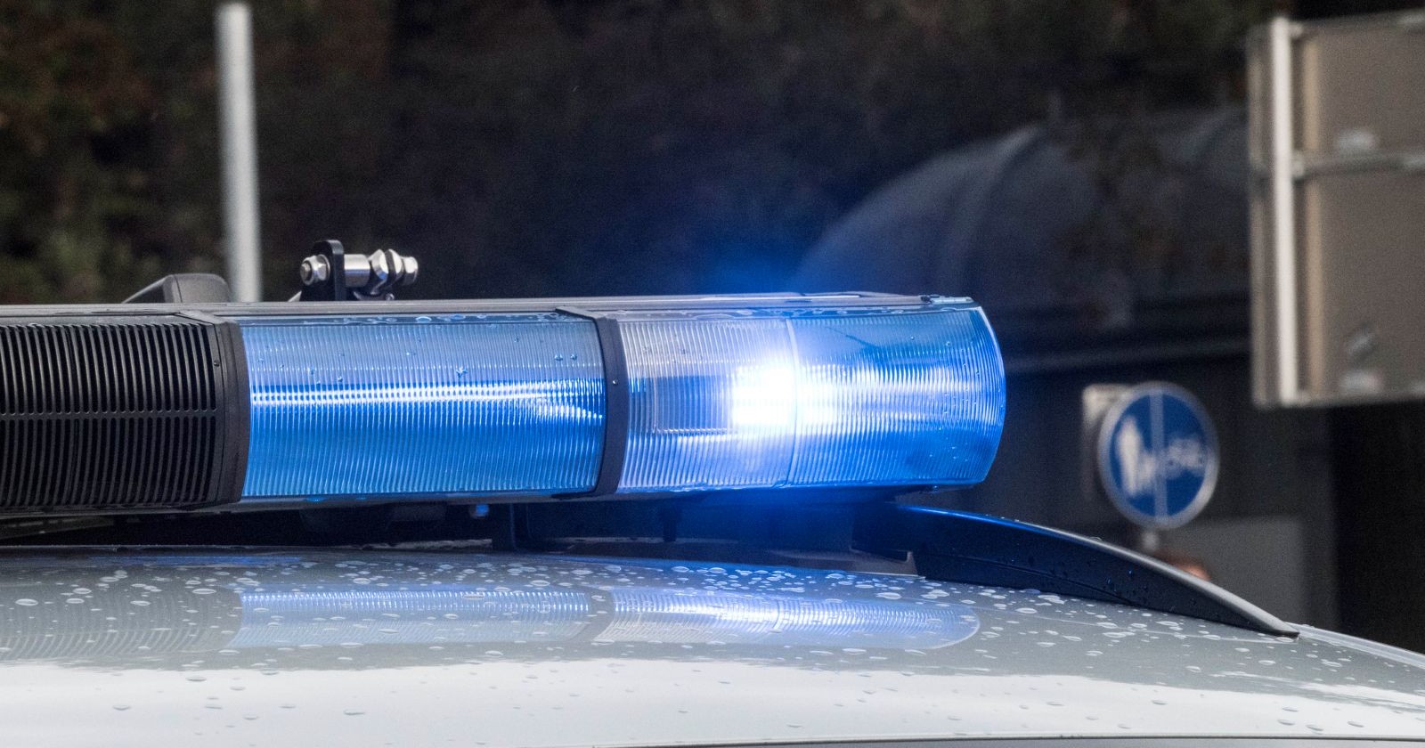 Eingeschaltete Sirene eines Wagens der österreichischen Polizei