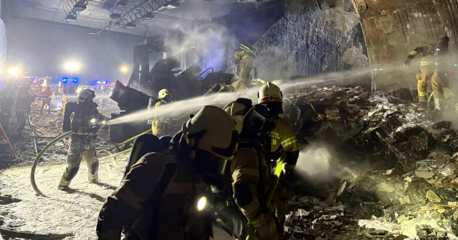 Löscharbeiten im Brentenbergtunnel.