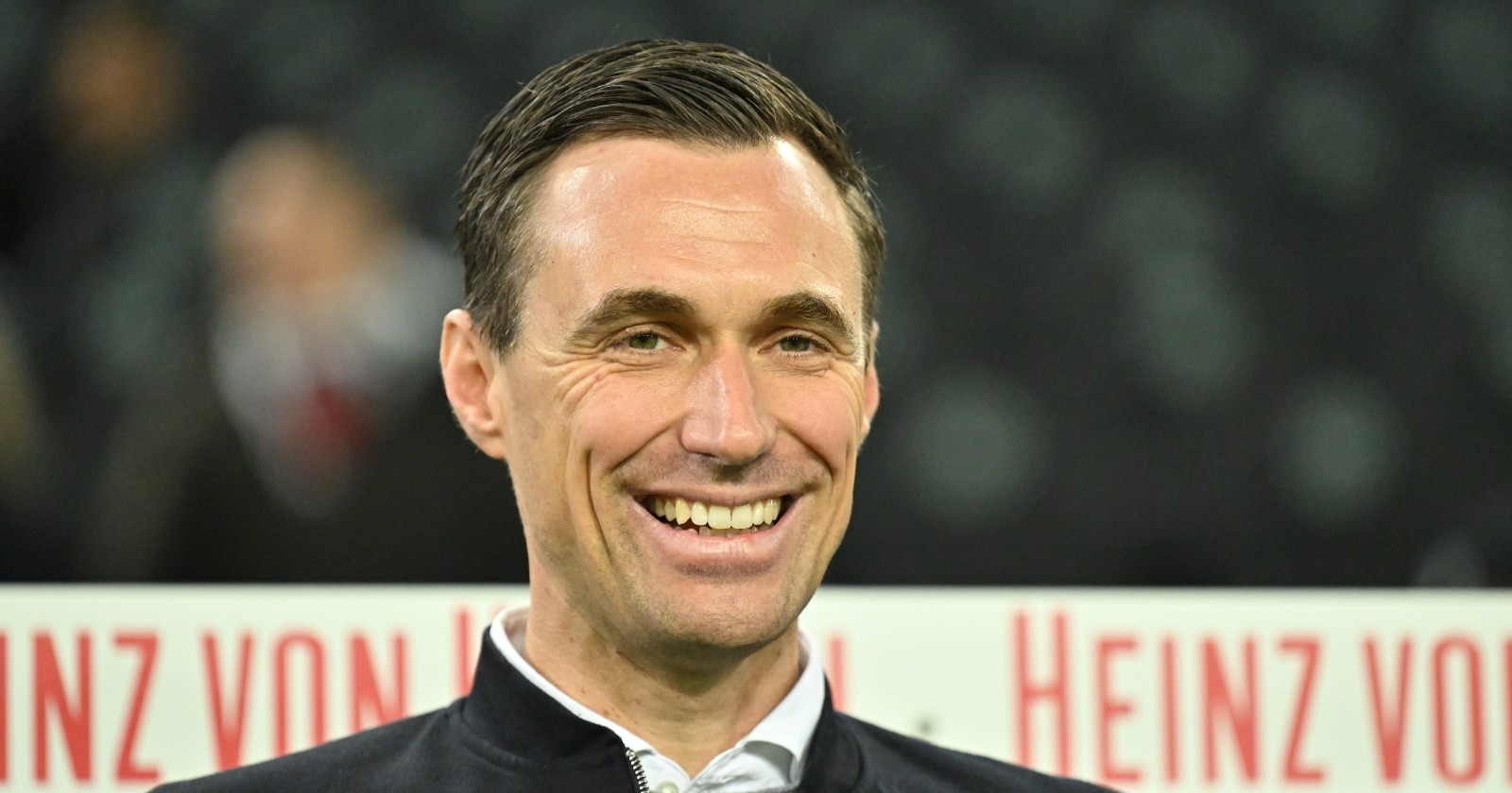 Marcus Mann vor einem 2.Liga Spiel im Stadion von Hannover 96.