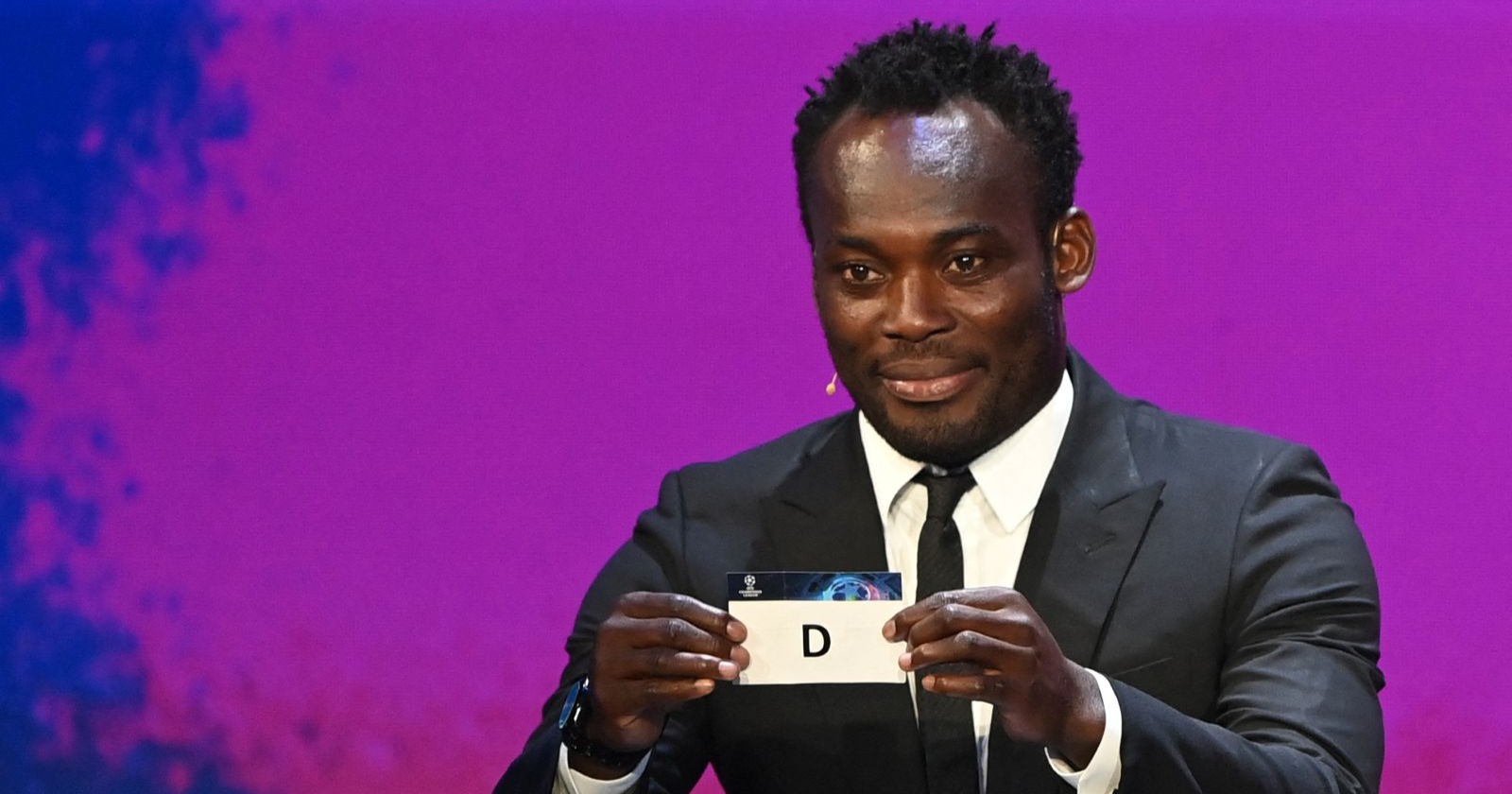 Michael Essien während der Auslosung zur Fußball-WM 2022