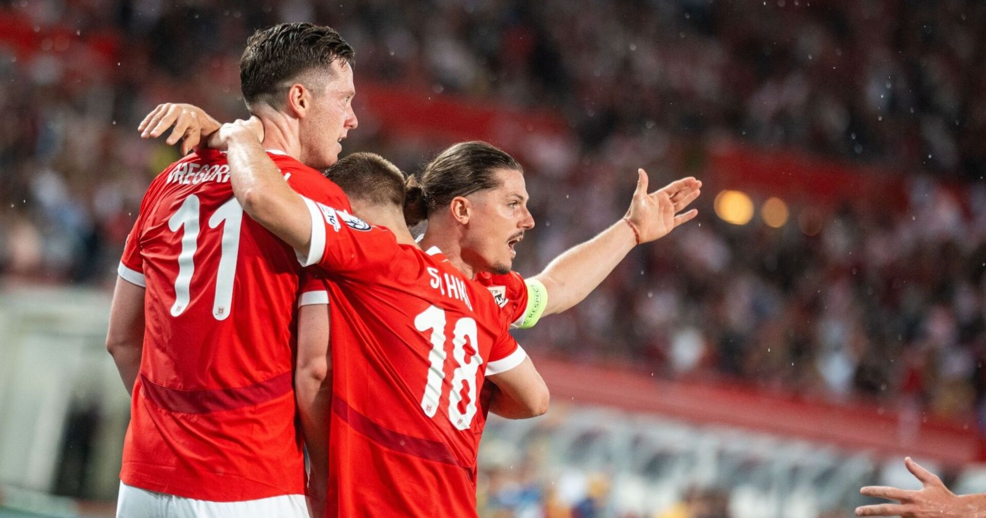 Michael Gregoritsch (AUT) jubelt mit Romano Schmid (AUT, M) und Marcel Sabitzer (AUT, R) nach seinem Tor zum 1:0 am Samstag, 07. Juni 2025
