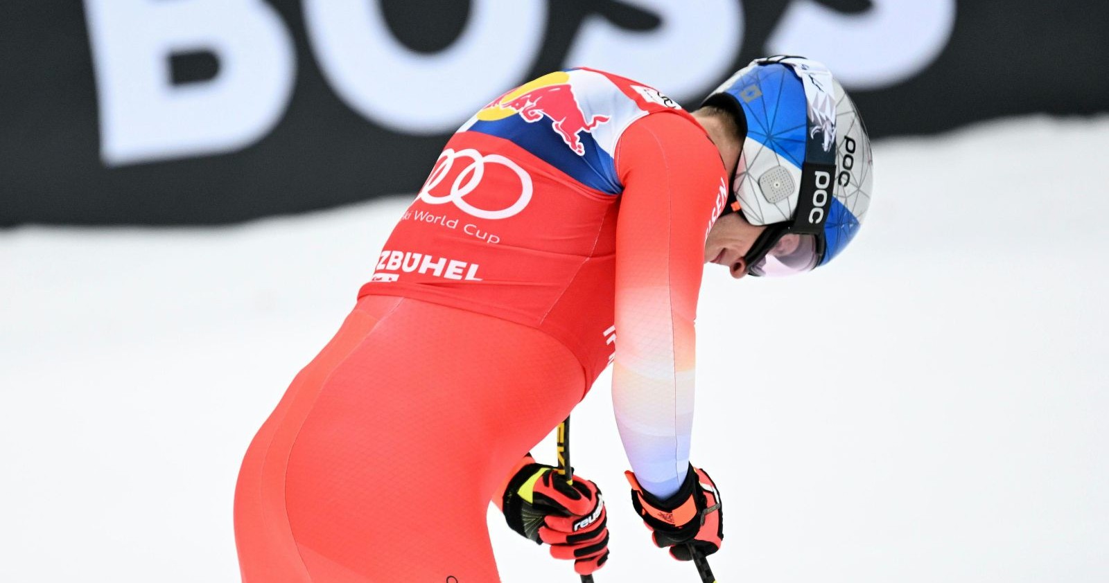 Marco Odermatt enttäuscht im Ziel.