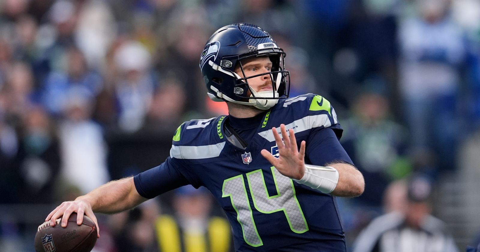 Sam Darnold im Trikot der Seattle Seahawks beim Wurf im NFL-Finale 2026