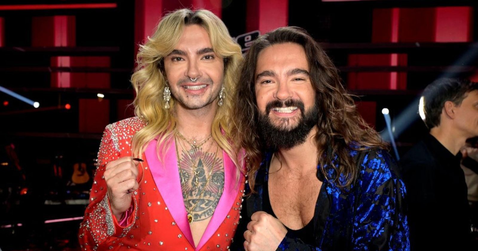 Bill Kaulitz und Tom Kaulitz lächeln