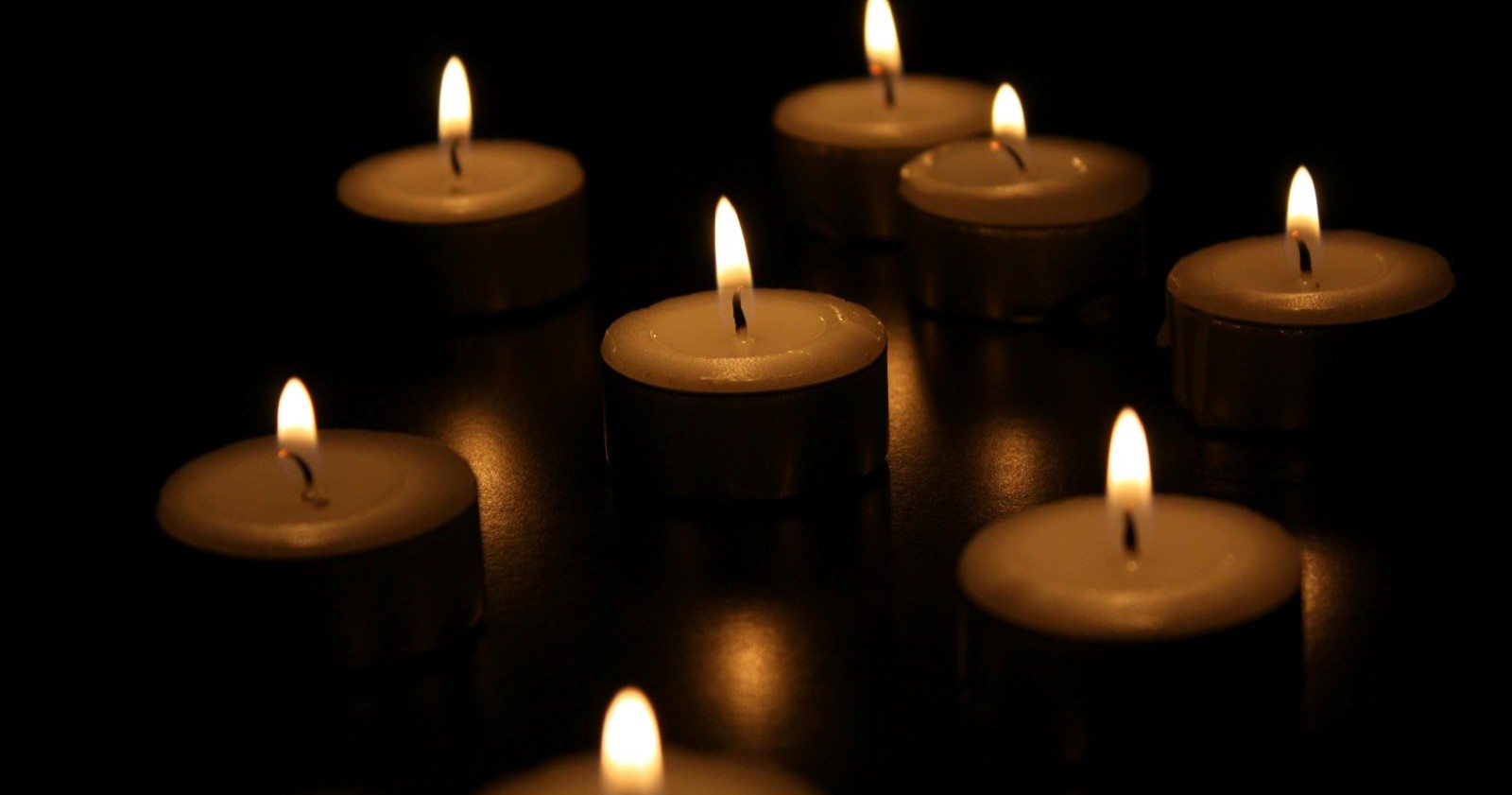 Kerzen im Dunkeln