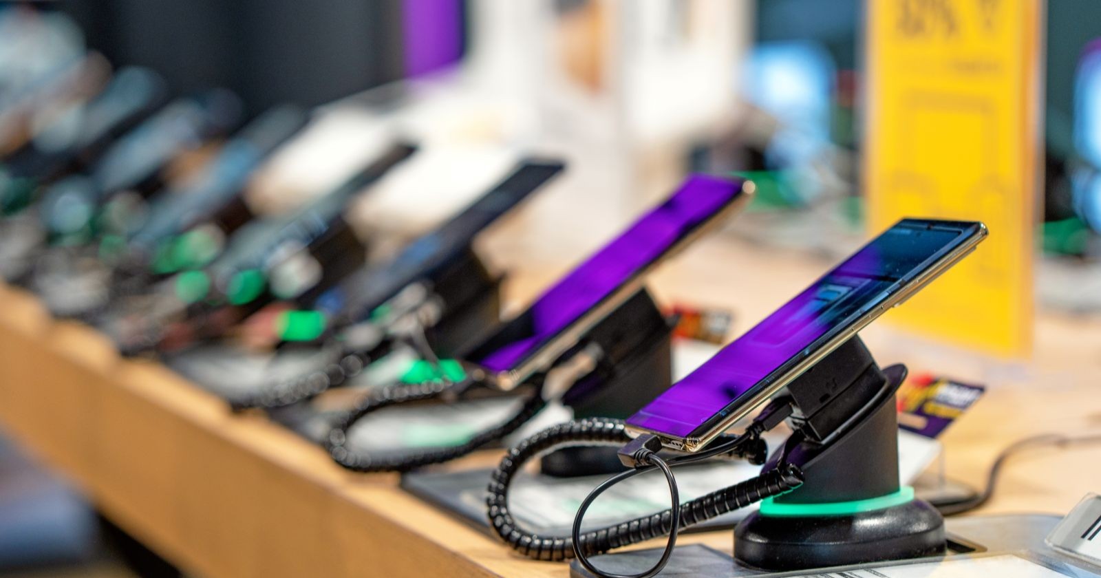 Handys in einem Handyshop. Handyshop in simmering wurde ausgeraubt