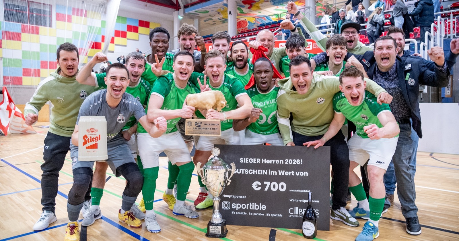 UFC Hallein am jubeln nach der Siegerehrung beim Stier.