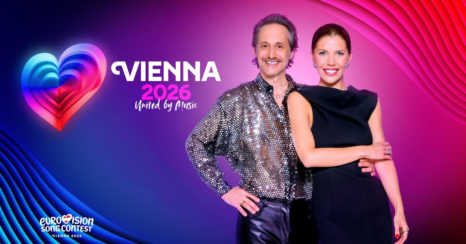 Michael Ostrowski im Glitzerhemd und Victoria Swarovski im schwarzen Kleid.