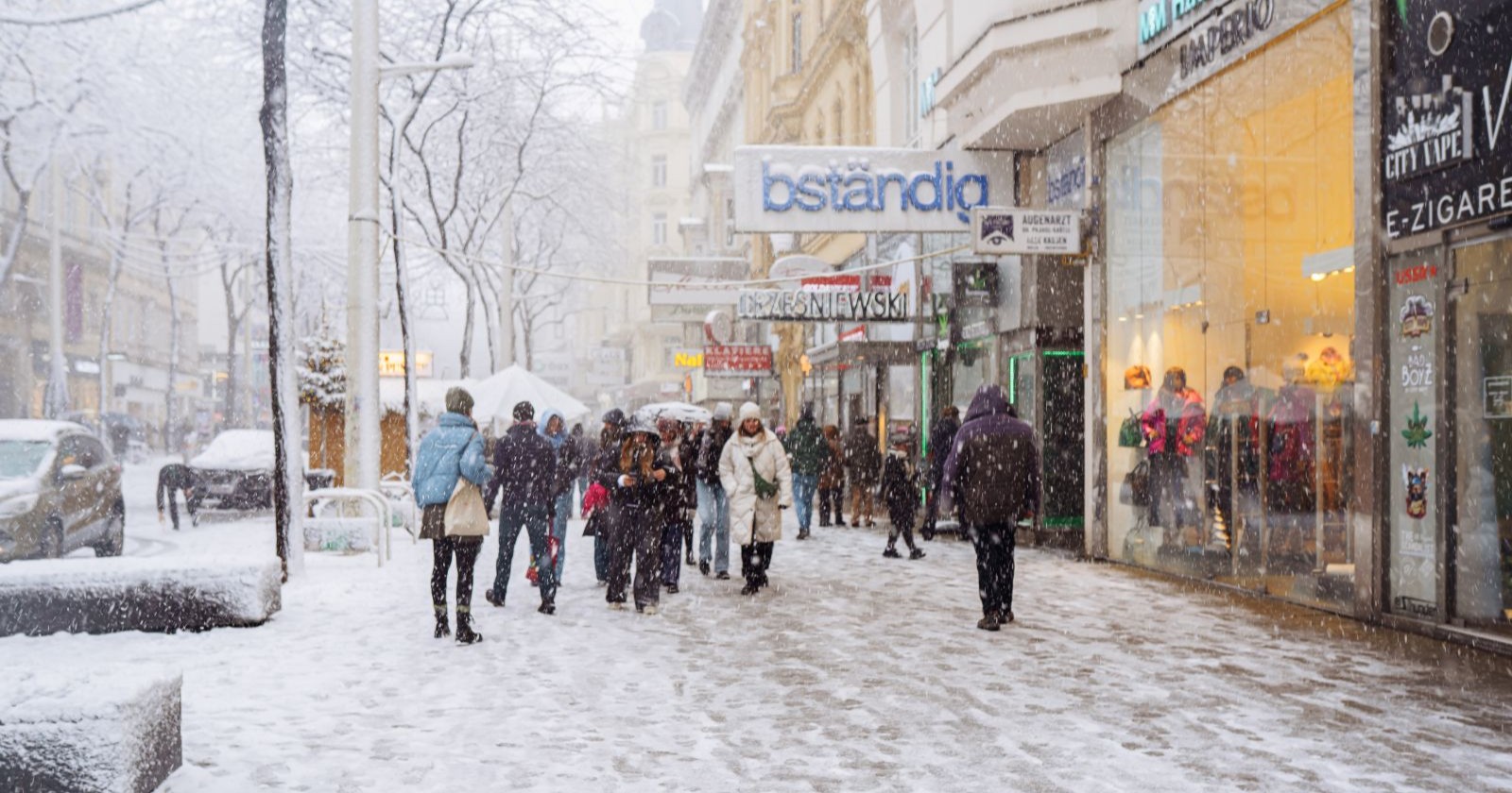 Starker Schneefall auf der Wiener Mariahilfer Straße