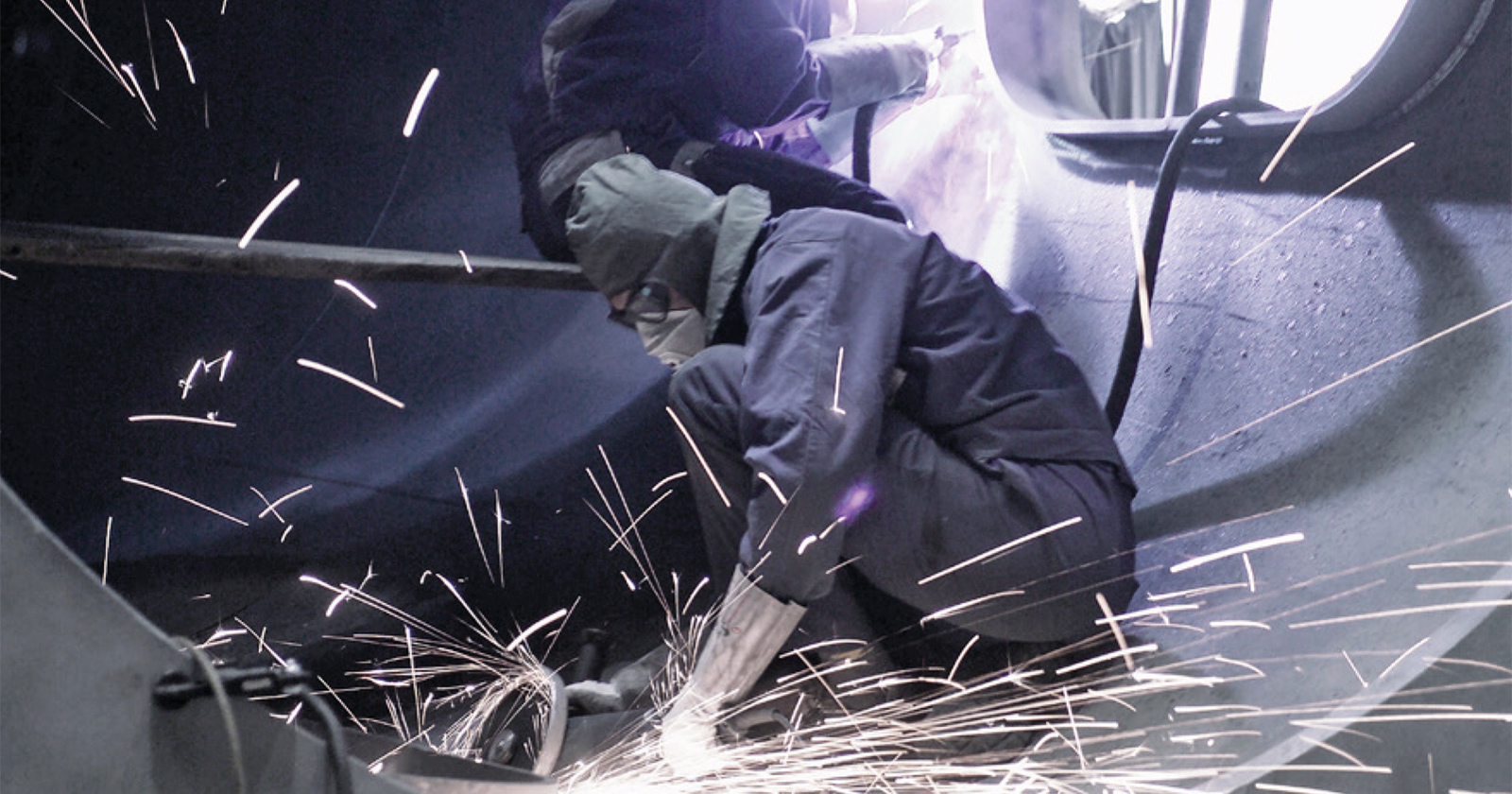 Industriearbeiter bei Schweißertätigkeiten | Credit: Toni Muhr