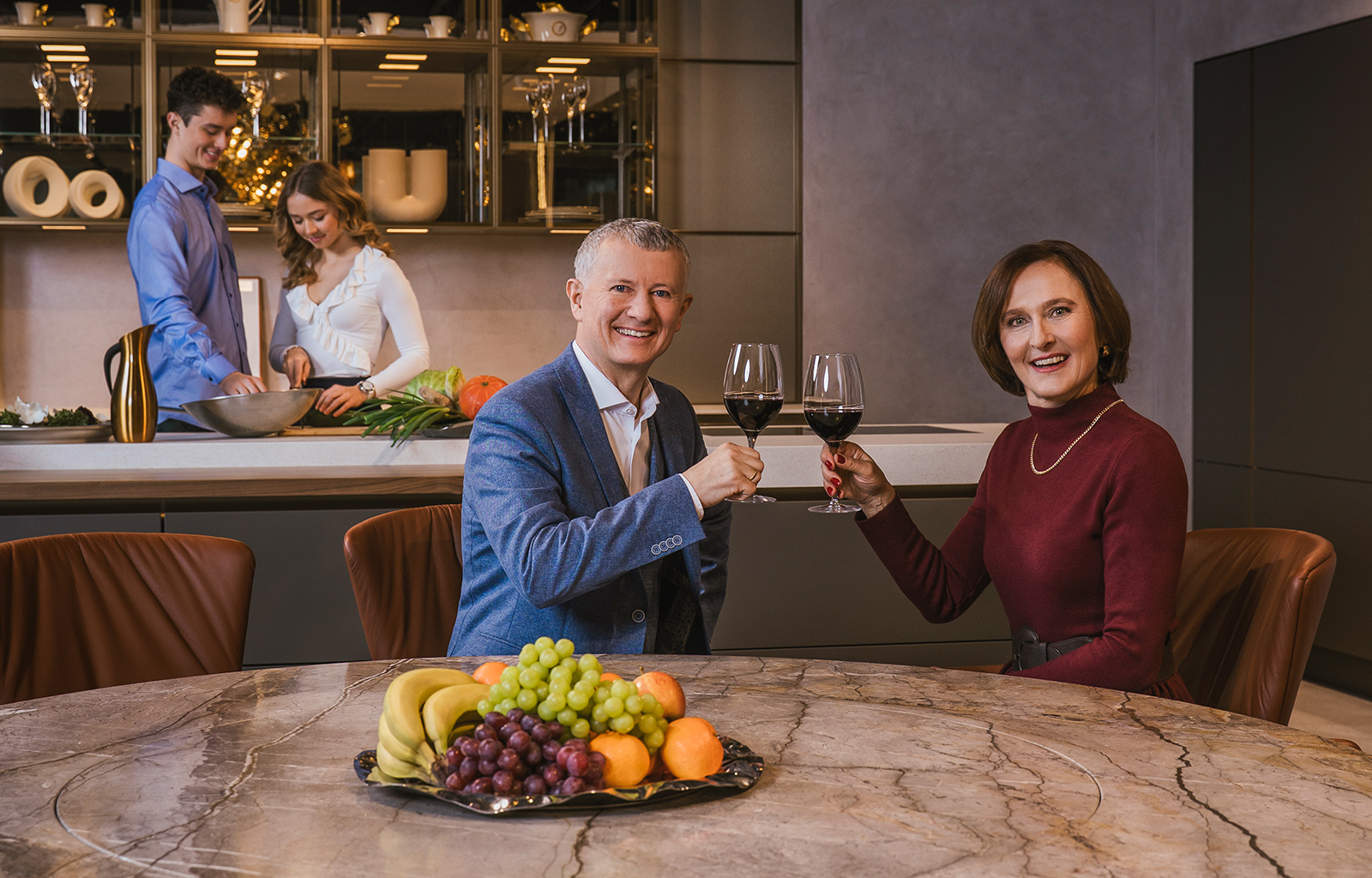 Das Unternehmerehepaar Schauer mit seinen Kindern | Credit: Maier Wohnwelt/Sabine Kneidinger