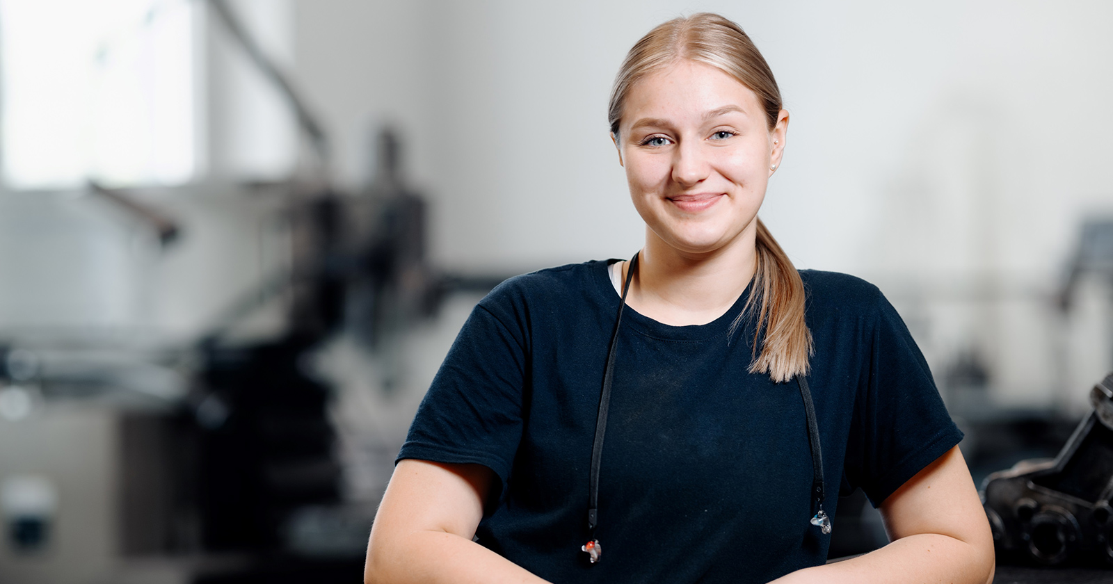 Weiblicher Lehrling bei der Arbeit | Credit: Stoelzle Oberglas
