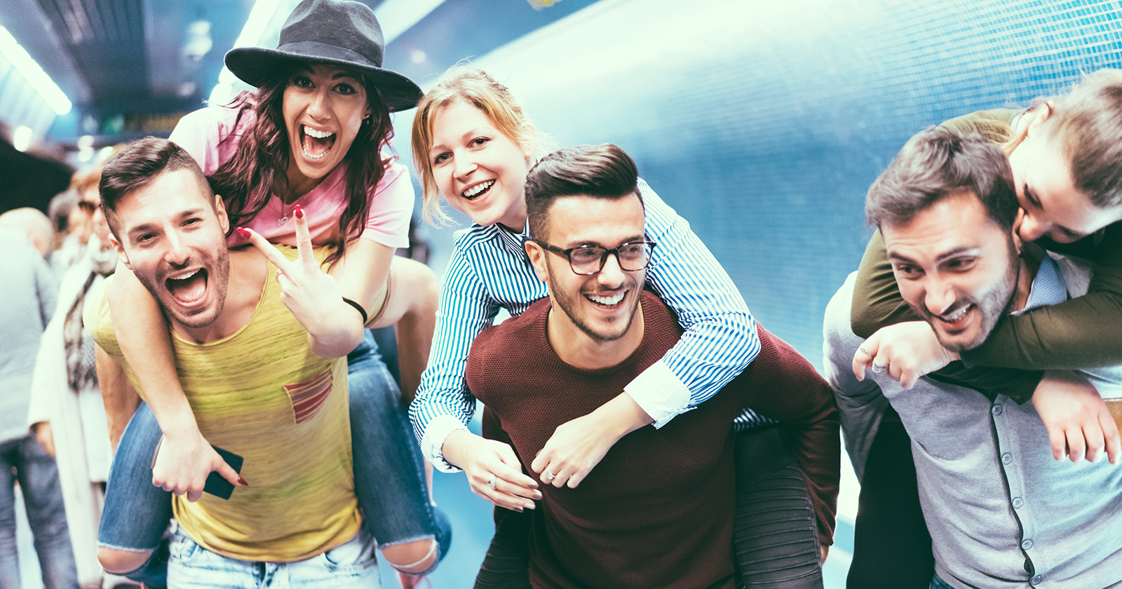 Gruppe Jugendlicher | Credit: iStock.com/DisobeyArt