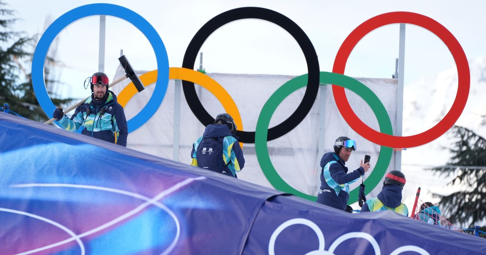 Die Olympischen Ringe auf der Herren-Abfahrt in Bormio