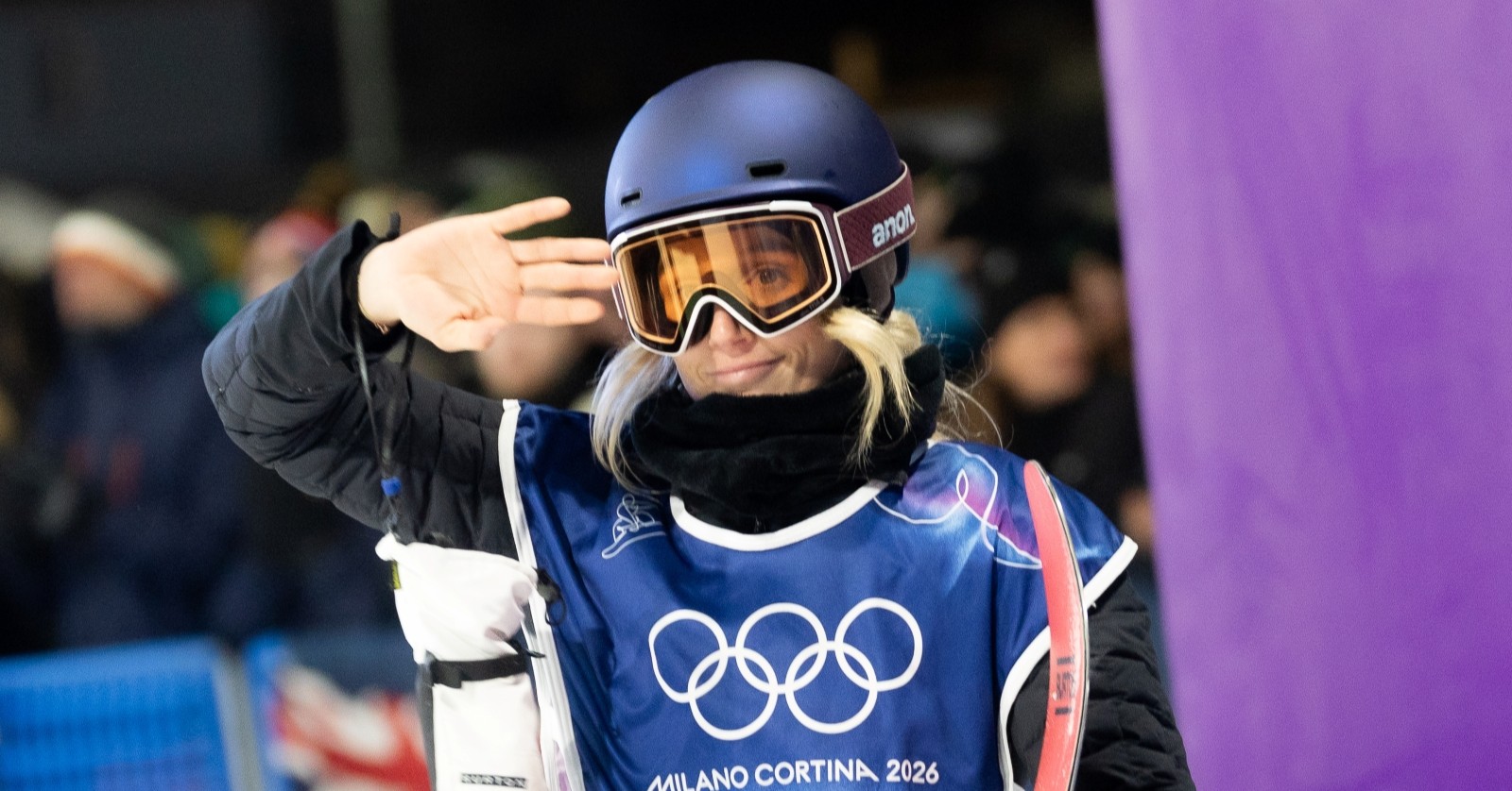 Anna Gasser setzt im Big-Air-Finale bei Olympia alles auf Risiko und stürzt beim ersten Versuch.