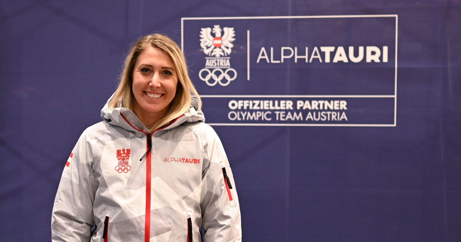 Cornelia Hütter während der Einkleidung vor Olympia.