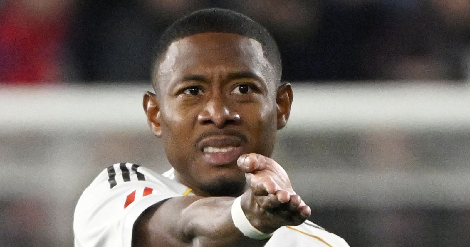 David Alaba im Real-Madrid-Trikot während eines Spiels – Österreichs Nationalspieler steht nach Kritik von Weltmeister Christophe Dugarry unter Beobachtung