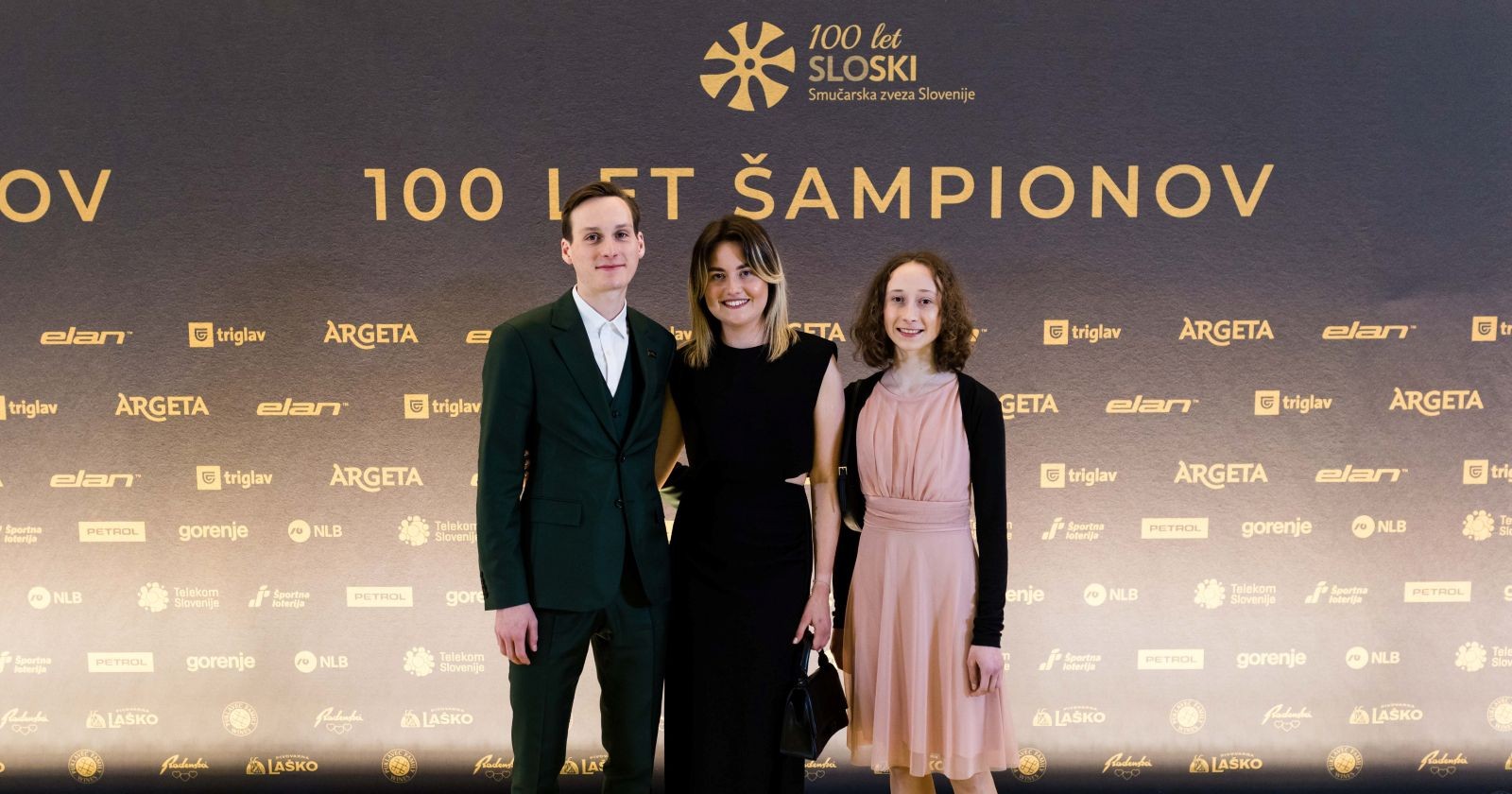 Skispringer Domen Prevc privat mit seiner Freundin Špela Ravnik