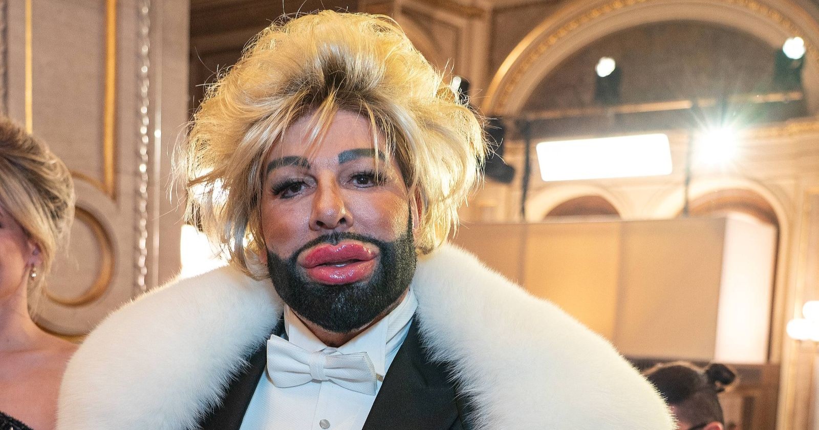 Harald GLÖÖCKLER am Opernball/  Harald GLÖÖCKLER  spaltet die Gemüter am Opernball