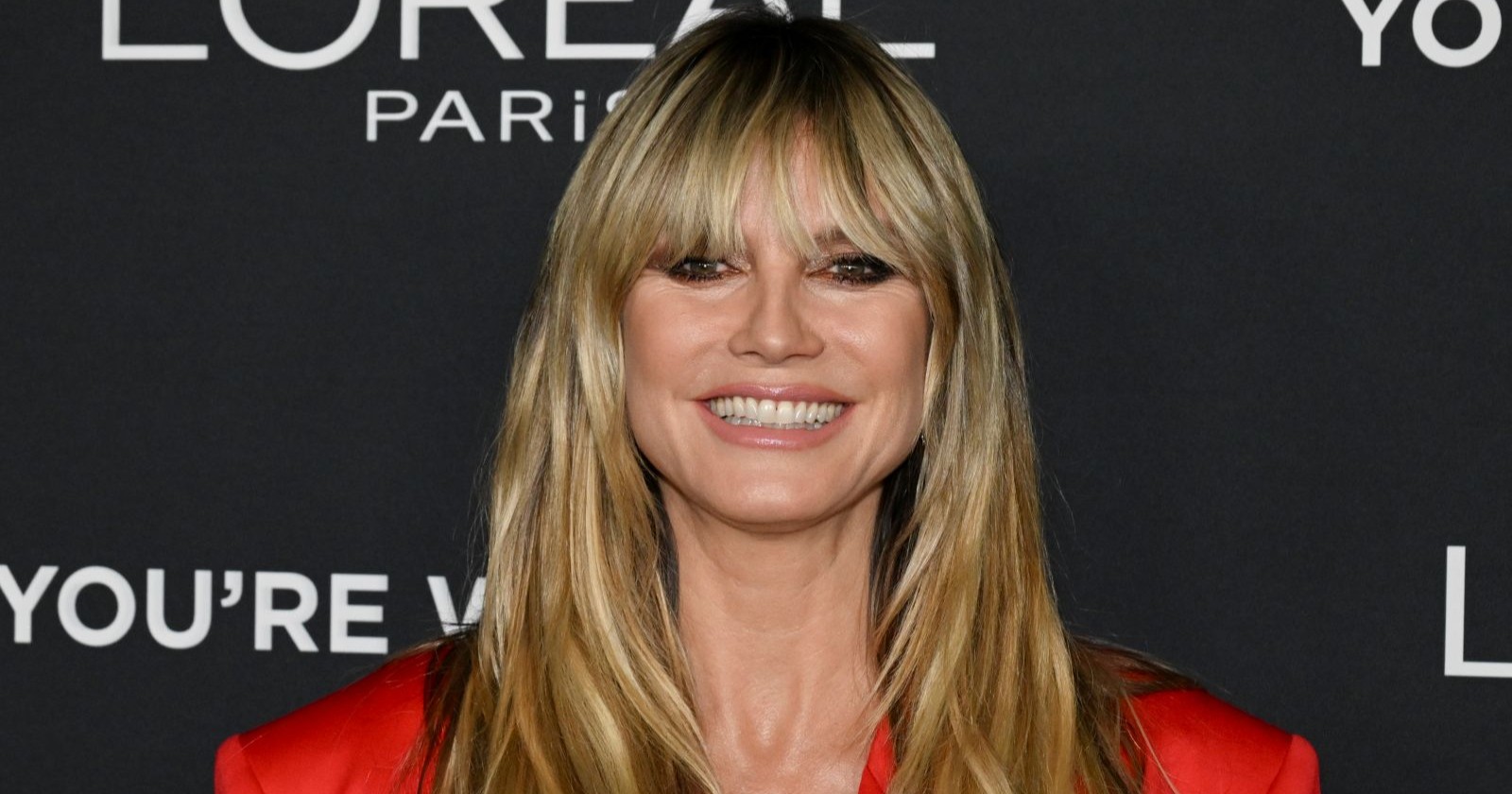 Heidi Klum im roten Oberteil/ Heidi Klum hat schon einen Favoriten in der diesjährigen GNTM-Staffel