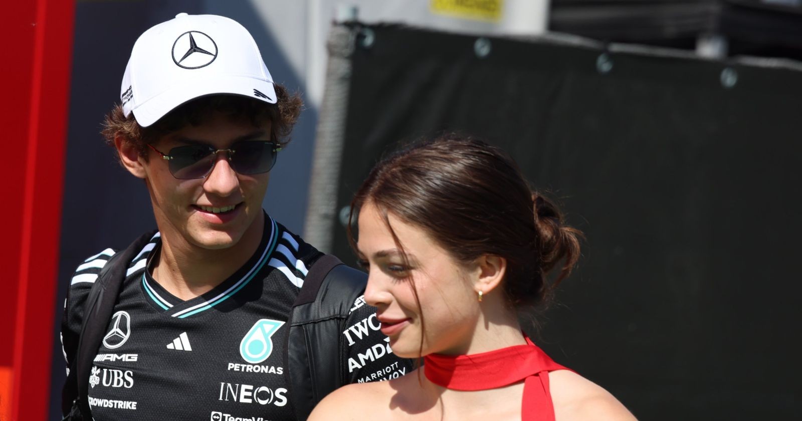 Kimi Antonelli und Eliska Babickova gemeinsam bei einem Formel-1-Event, Symbolbild zur Trennung des Mercedes-Fahrers vor Saisonbeginn.