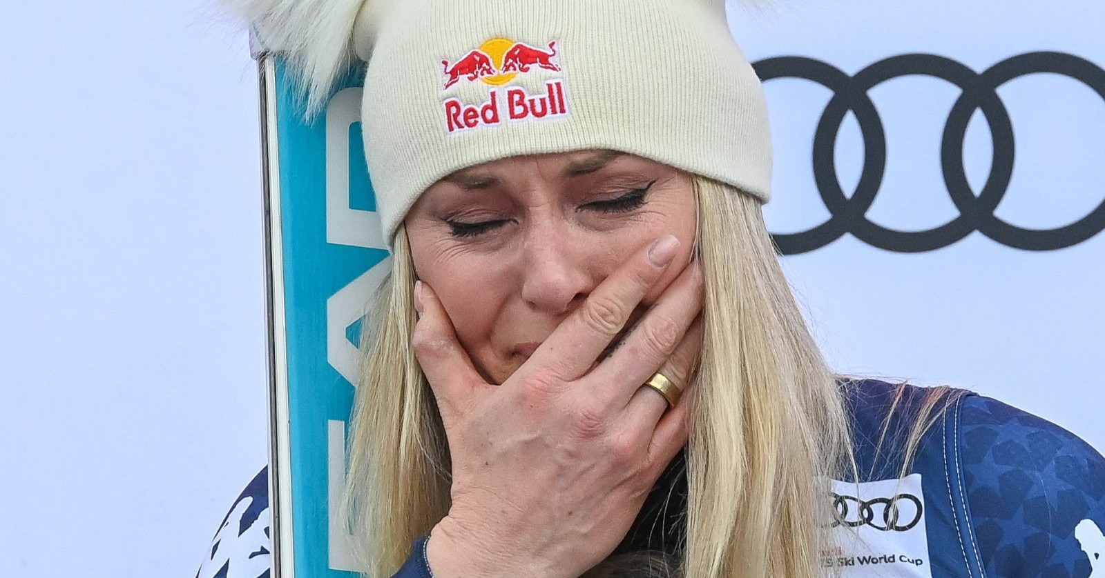 Lindsey Vonn weint/  Lindsey Vonn trauert um Hund Leo